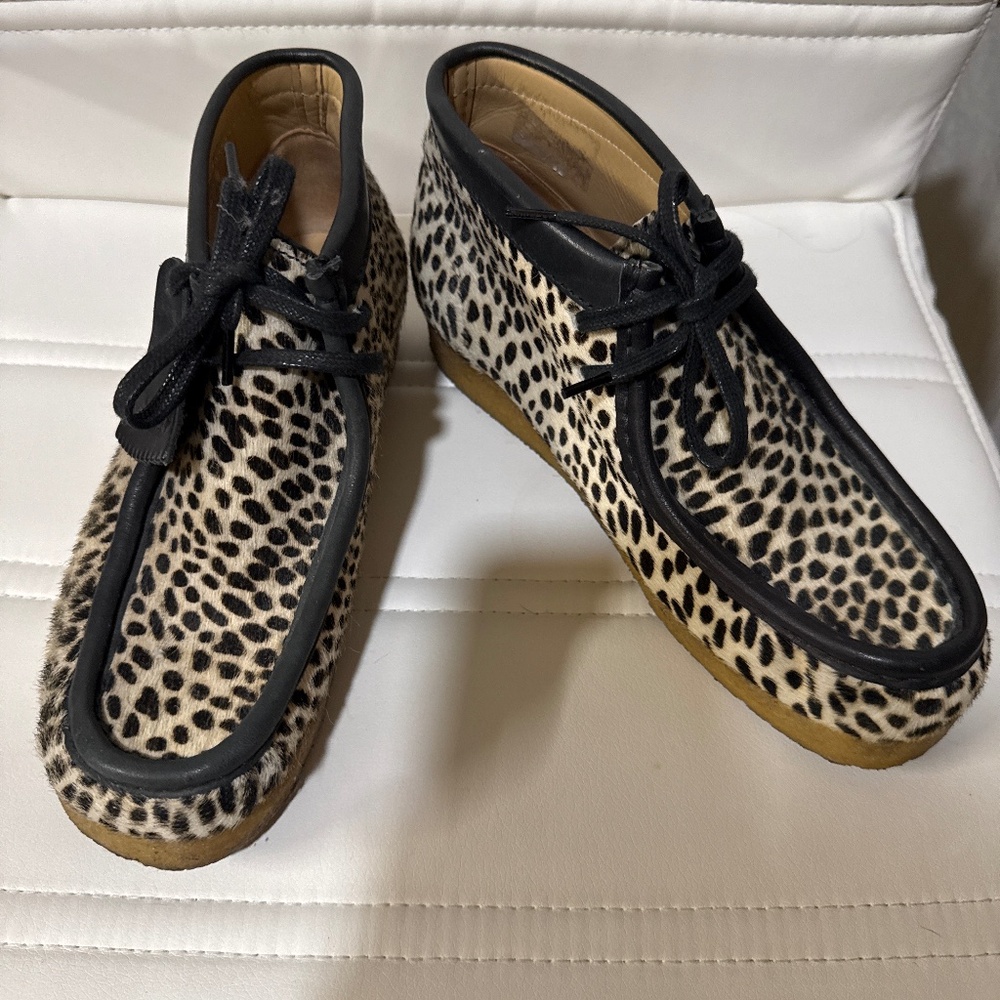 Clark’s Wallabees Dark brown and white real fur